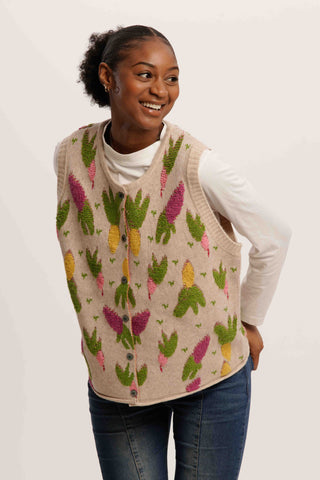 HarvestHug Knit Vest – Cozy Sleeveless Cardigan with Carrot Motif
