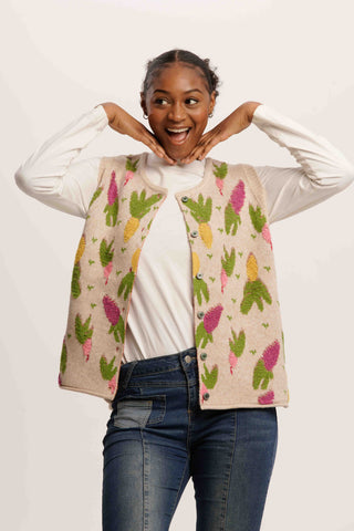 HarvestHug Knit Vest – Cozy Sleeveless Cardigan with Carrot Motif